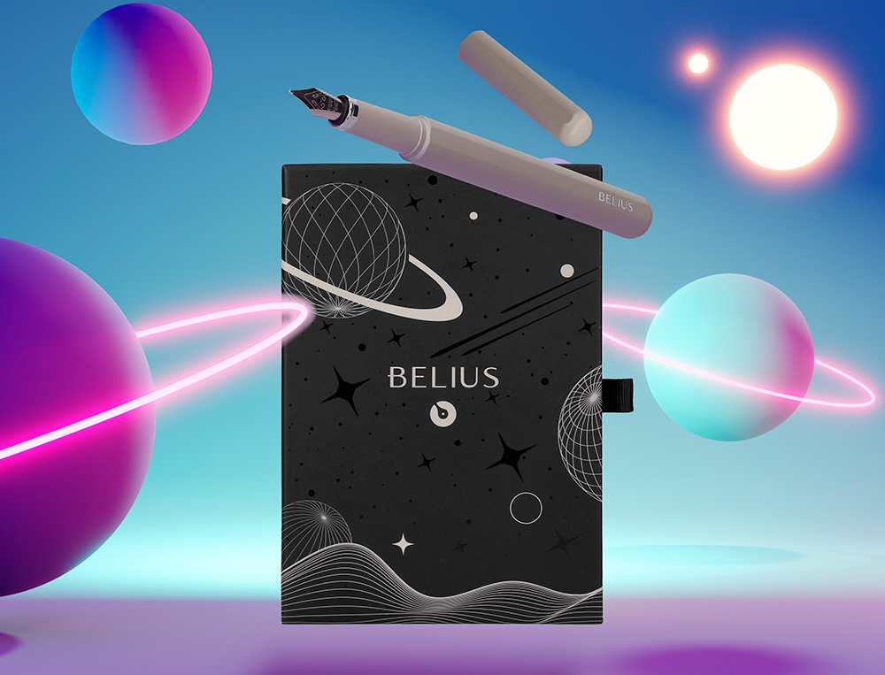 STYLO-PLUME ET ETUI EN SIMILI CUIR BELIUS SPACE B MONOCHROME SANS AGRAFE ENCRE BLEUE COLORIS GRIS DANS COFFRET CADEAU