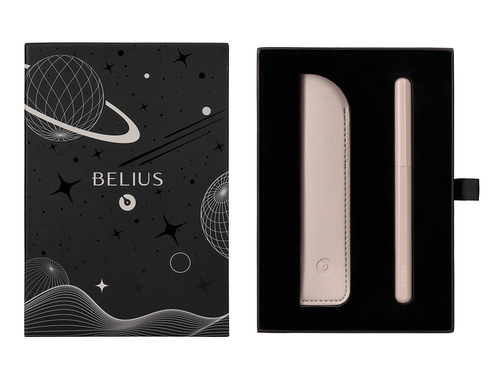 STYLO-PLUME ET ETUI EN SIMILI CUIR BELIUS SPACE B MONOCHROME SANS AGRAFE ENCRE BLEUE COLORIS GRIS DANS COFFRET CADEAU